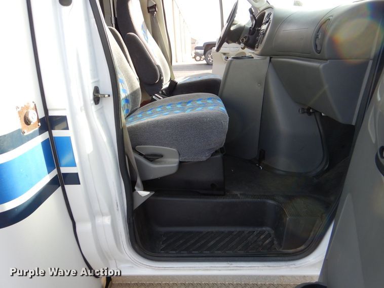 image for item MM9636 2007 Ford E450  shuttle bus