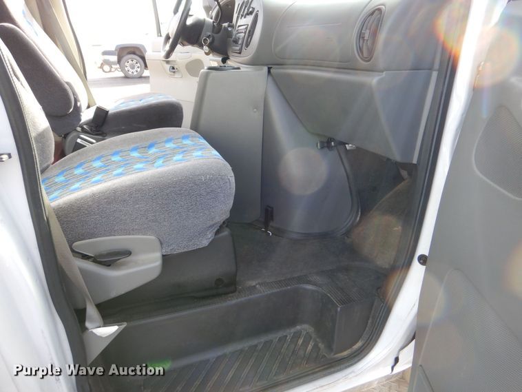 image for item MM9636 2007 Ford E450  shuttle bus