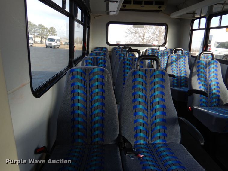 image for item MM9636 2007 Ford E450  shuttle bus