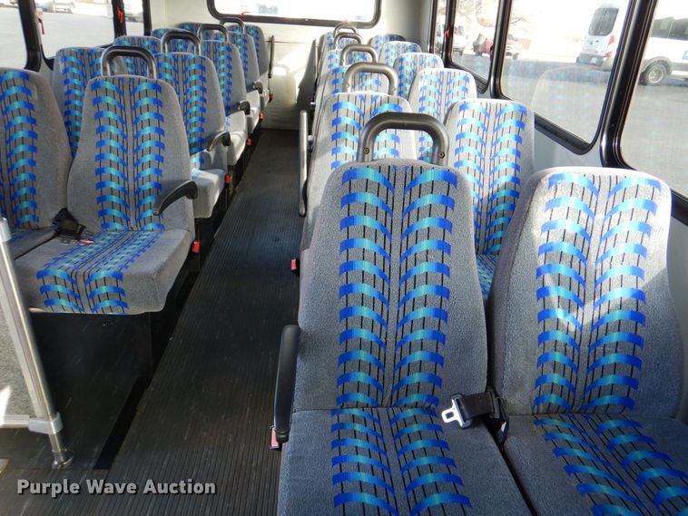 image for item MM9636 2007 Ford E450  shuttle bus