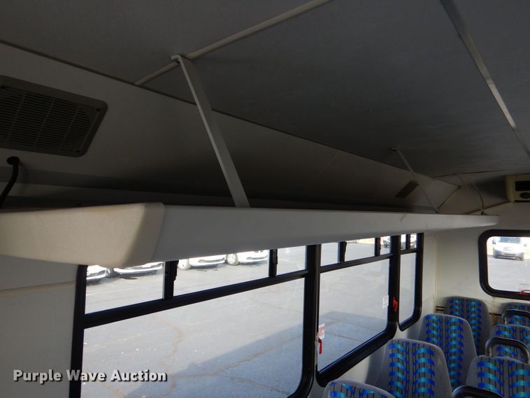 image for item MM9636 2007 Ford E450  shuttle bus