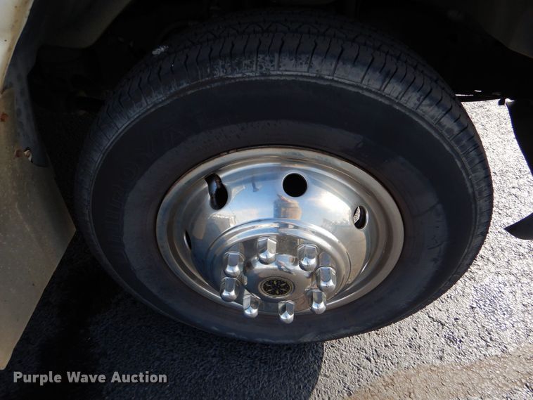 image for item MM9636 2007 Ford E450  shuttle bus