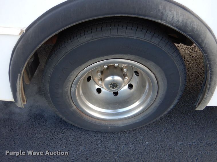 image for item MM9636 2007 Ford E450  shuttle bus