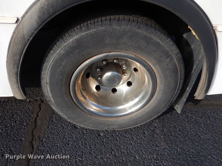 image for item MM9636 2007 Ford E450  shuttle bus