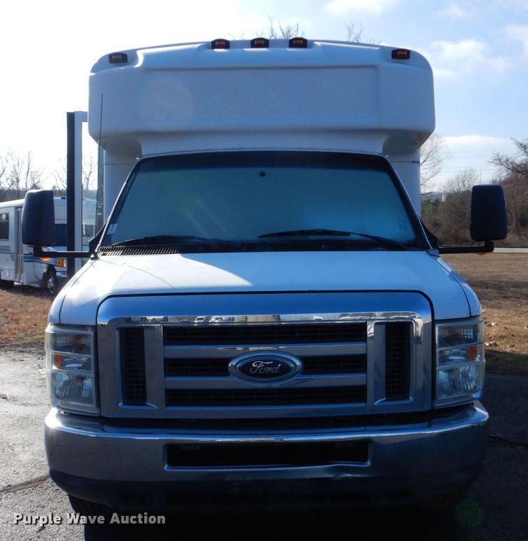 image for item MM9637 2012 Ford E450  shuttle bus