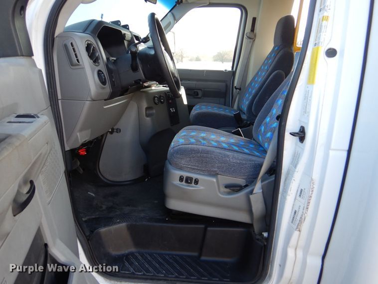 image for item MM9637 2012 Ford E450  shuttle bus