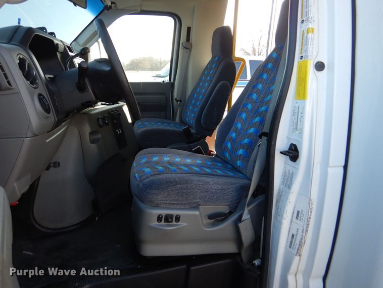 image for item MM9637 2012 Ford E450  shuttle bus