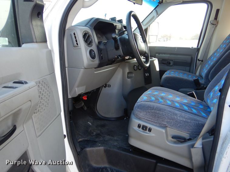 image for item MM9637 2012 Ford E450  shuttle bus