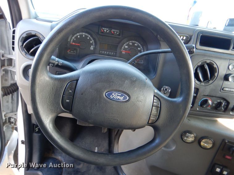 image for item MM9637 2012 Ford E450  shuttle bus