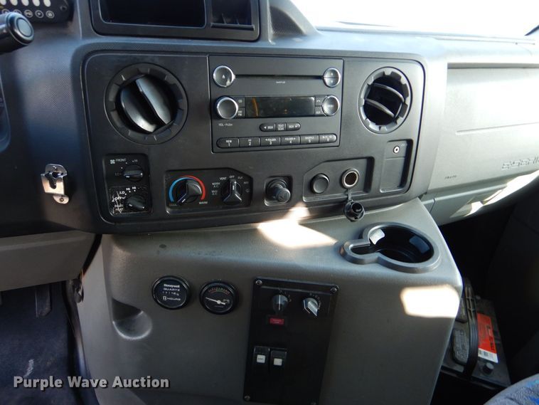 image for item MM9637 2012 Ford E450  shuttle bus