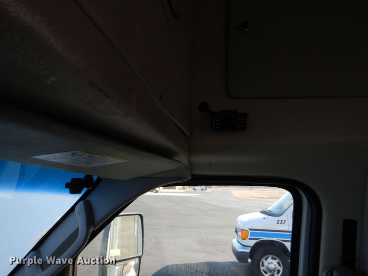 image for item MM9637 2012 Ford E450  shuttle bus