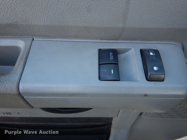 image for item MM9637 2012 Ford E450  shuttle bus