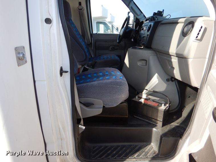 image for item MM9637 2012 Ford E450  shuttle bus