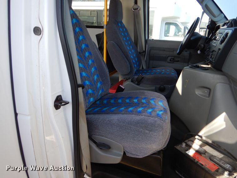 image for item MM9637 2012 Ford E450  shuttle bus