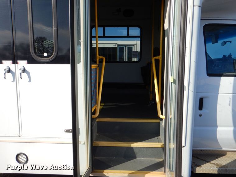 image for item MM9637 2012 Ford E450  shuttle bus