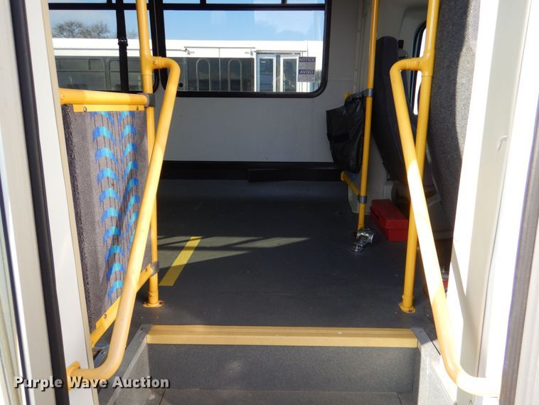 image for item MM9637 2012 Ford E450  shuttle bus