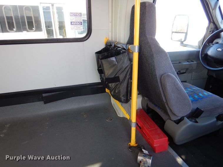 image for item MM9637 2012 Ford E450  shuttle bus