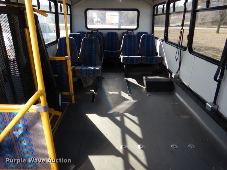 image for item MM9637 2012 Ford E450  shuttle bus