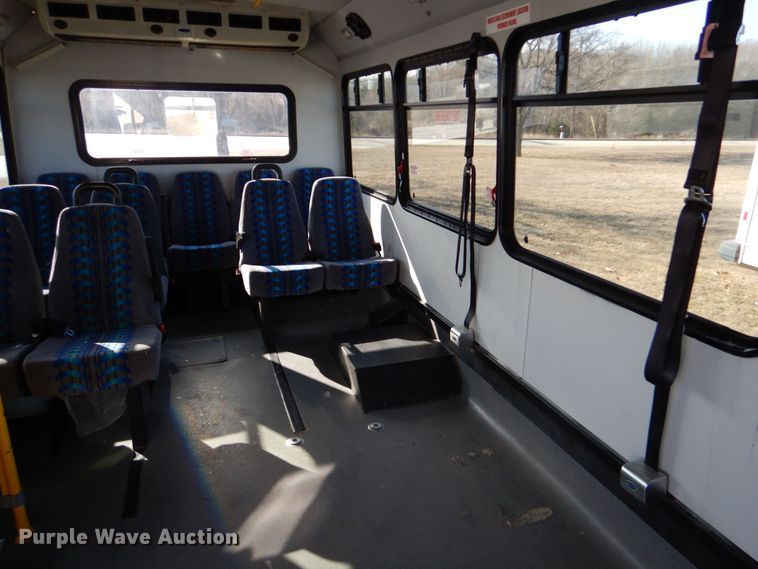 image for item MM9637 2012 Ford E450  shuttle bus