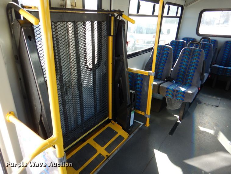 image for item MM9637 2012 Ford E450  shuttle bus