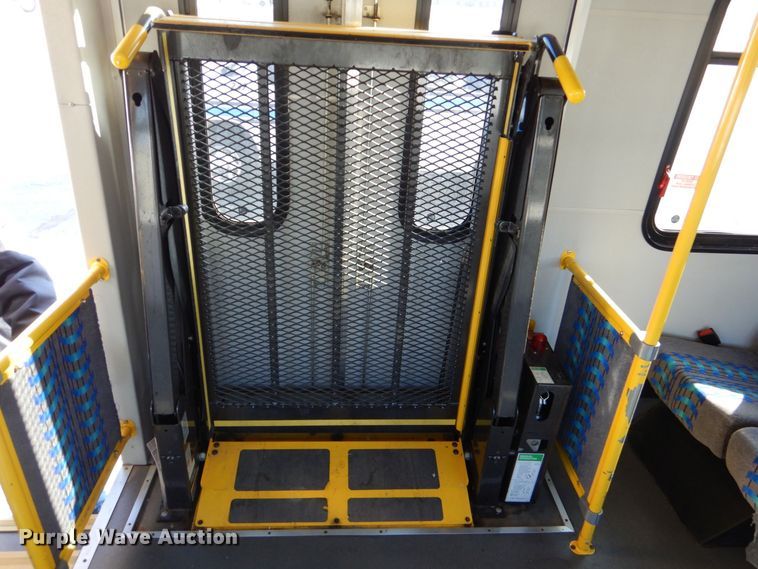 image for item MM9637 2012 Ford E450  shuttle bus