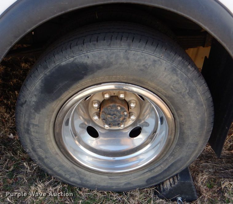 image for item MM9637 2012 Ford E450  shuttle bus