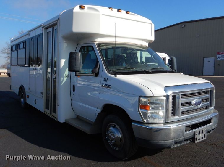 image for item MM9639 2012 Ford E450  shuttle bus