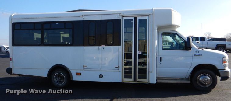 image for item MM9639 2012 Ford E450  shuttle bus