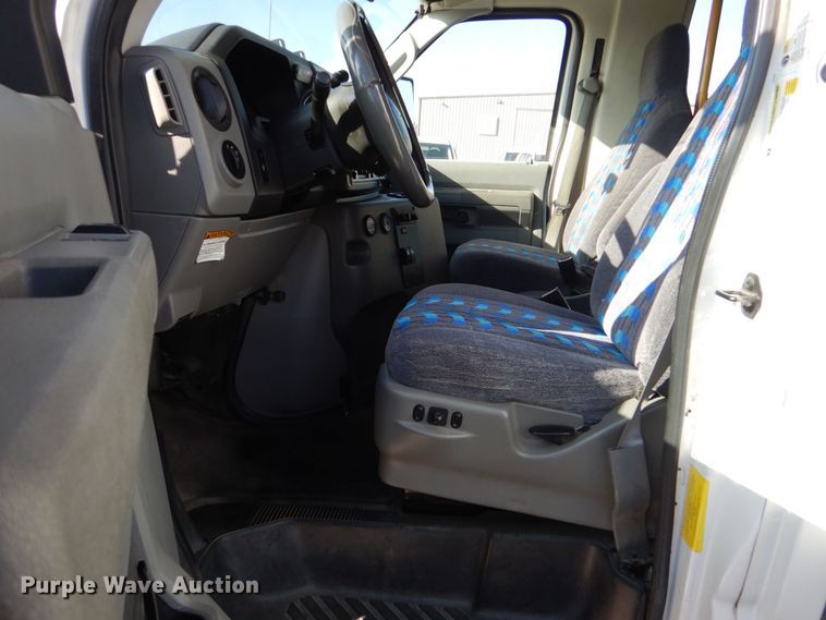 image for item MM9639 2012 Ford E450  shuttle bus
