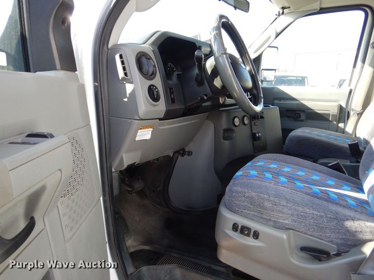image for item MM9639 2012 Ford E450  shuttle bus