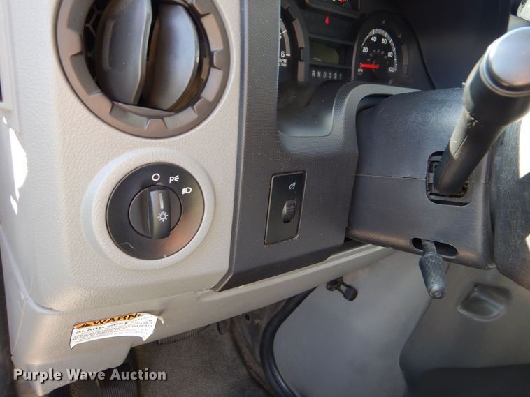 image for item MM9639 2012 Ford E450  shuttle bus