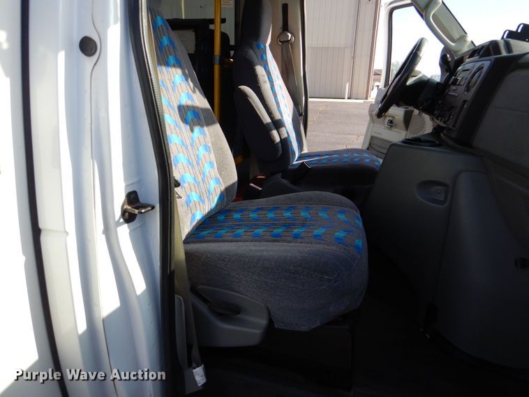 image for item MM9639 2012 Ford E450  shuttle bus