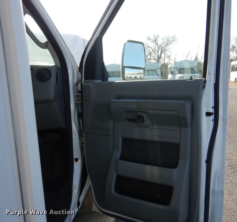 image for item MM9639 2012 Ford E450  shuttle bus