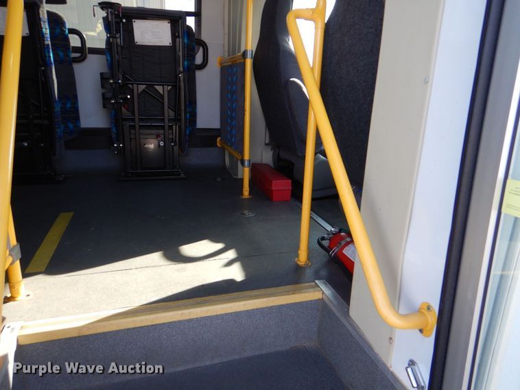 image for item MM9639 2012 Ford E450  shuttle bus