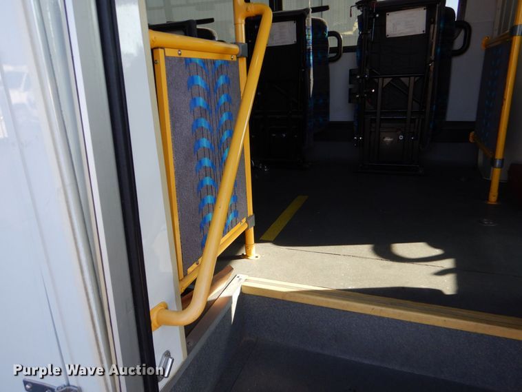 image for item MM9639 2012 Ford E450  shuttle bus