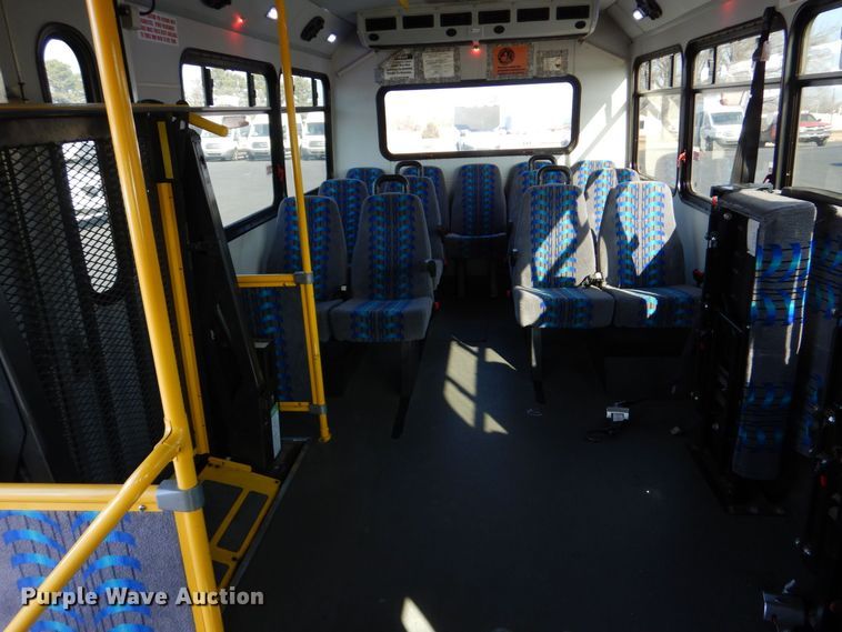 image for item MM9639 2012 Ford E450  shuttle bus