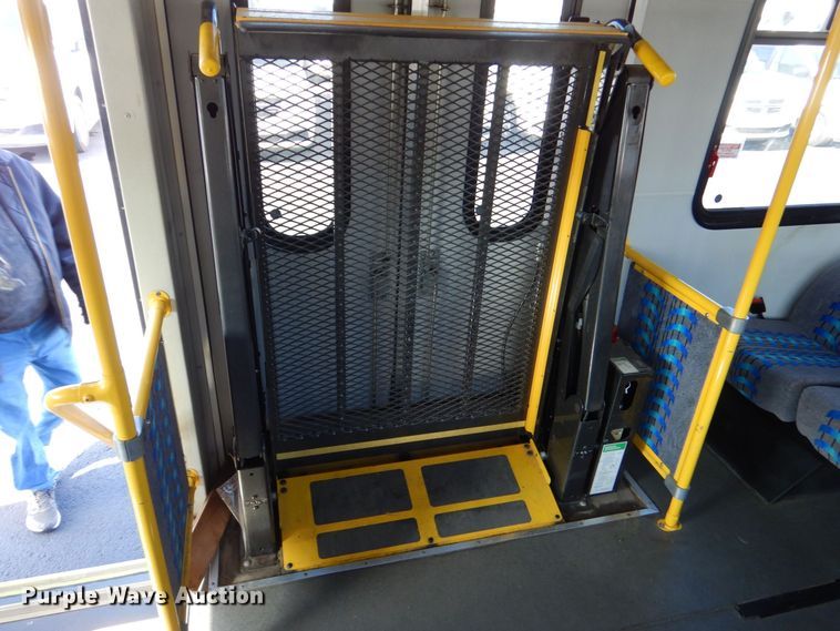 image for item MM9639 2012 Ford E450  shuttle bus