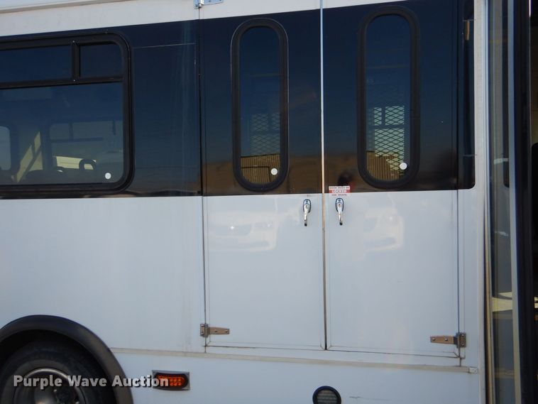 image for item MM9639 2012 Ford E450  shuttle bus