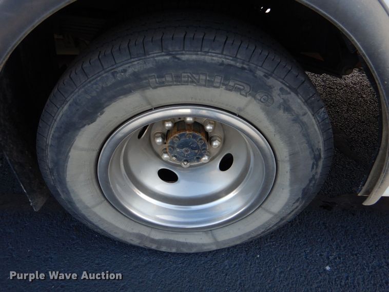 image for item MM9639 2012 Ford E450  shuttle bus