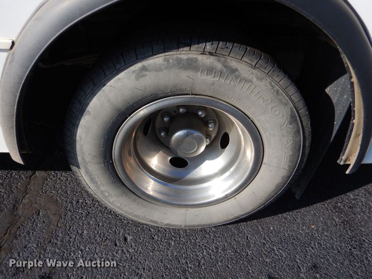 image for item MM9639 2012 Ford E450  shuttle bus