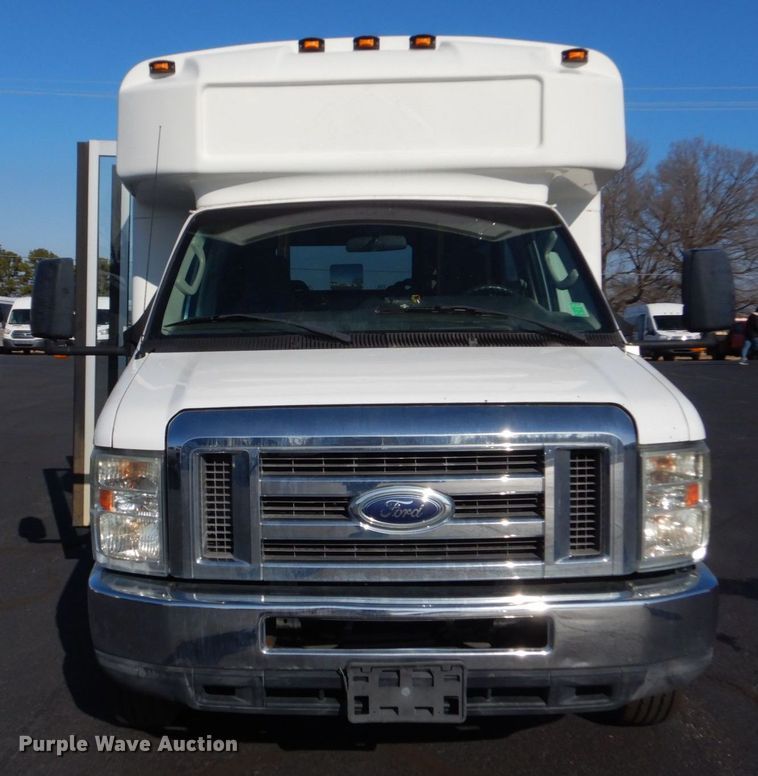 image for item MM9640 2012 Ford E450  shuttle bus