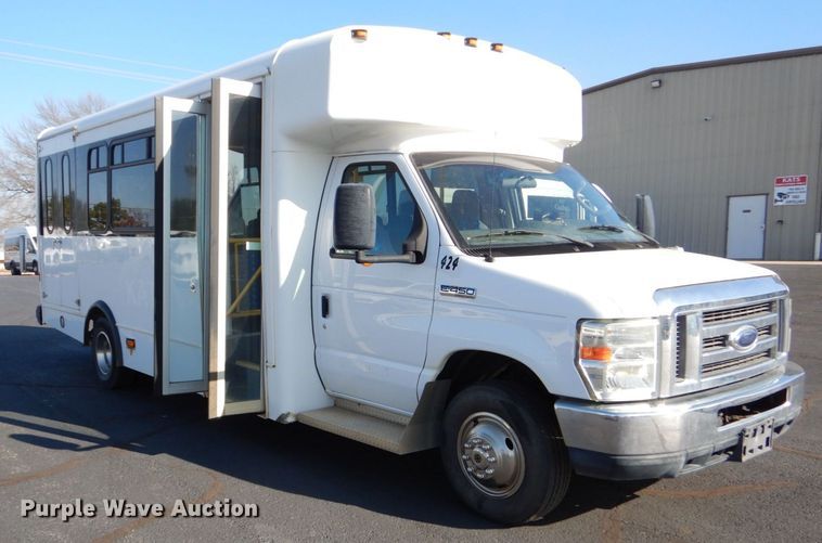 image for item MM9640 2012 Ford E450  shuttle bus