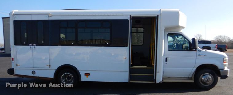 image for item MM9640 2012 Ford E450  shuttle bus