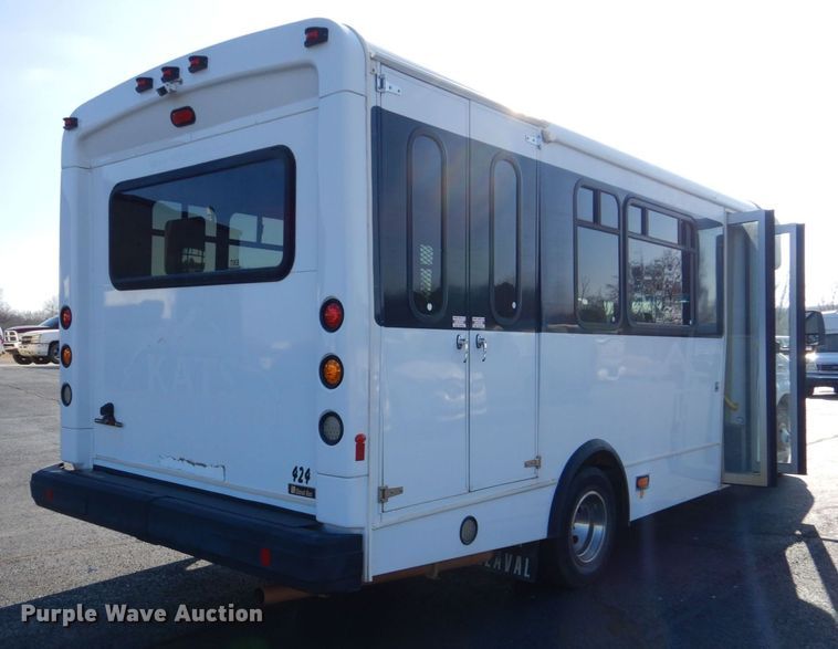 image for item MM9640 2012 Ford E450  shuttle bus