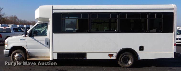 image for item MM9640 2012 Ford E450  shuttle bus