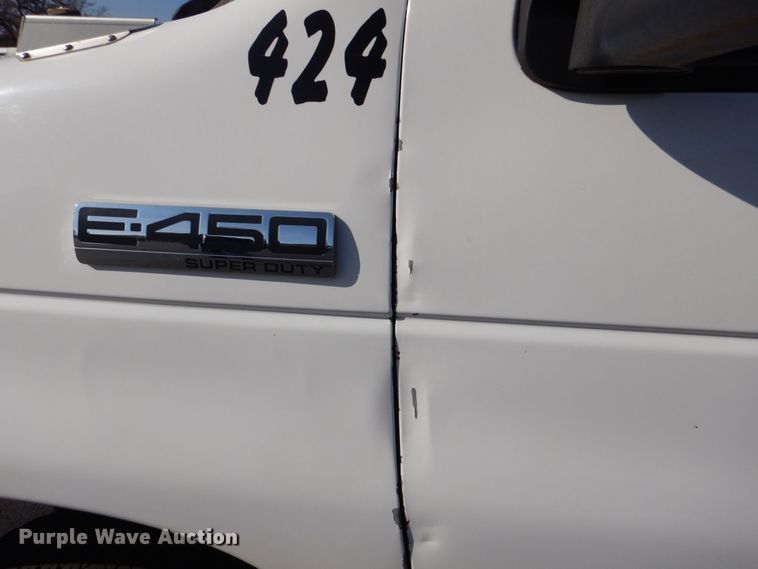 image for item MM9640 2012 Ford E450  shuttle bus