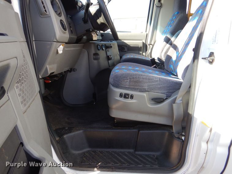 image for item MM9640 2012 Ford E450  shuttle bus