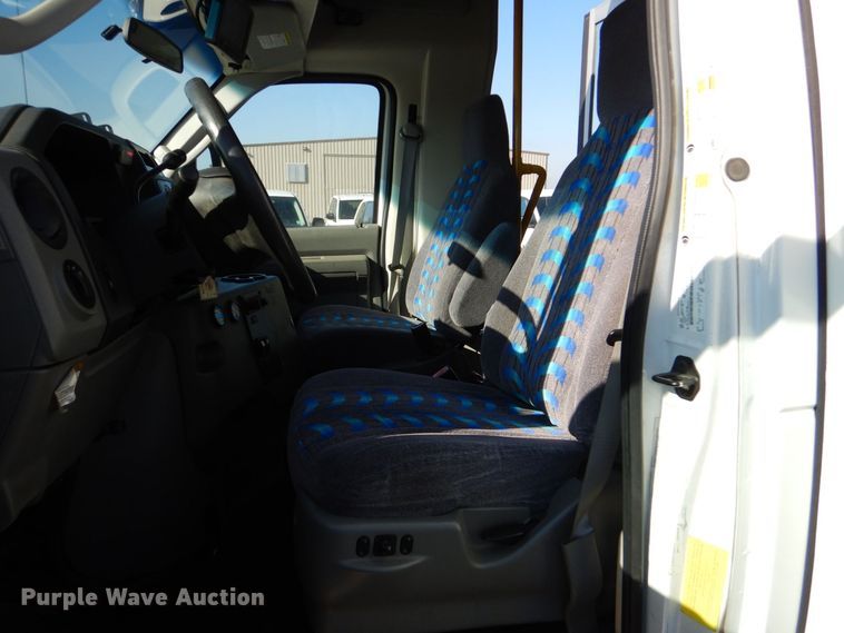 image for item MM9640 2012 Ford E450  shuttle bus