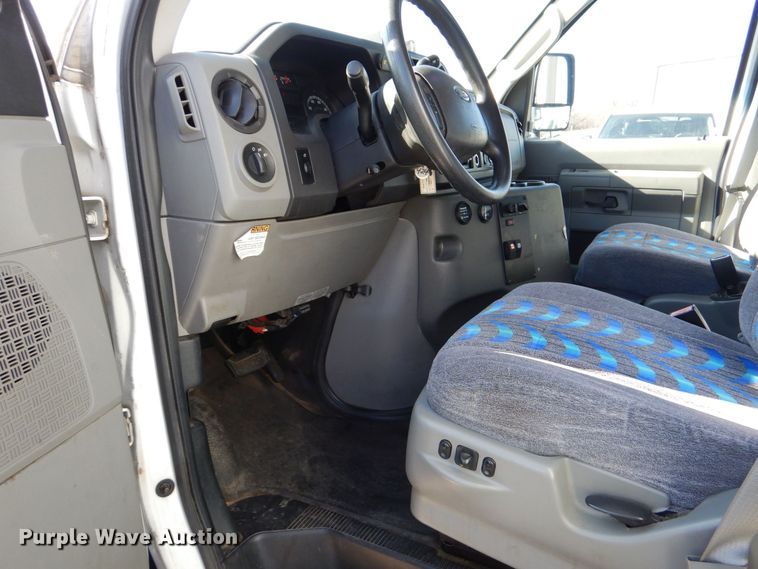 image for item MM9640 2012 Ford E450  shuttle bus