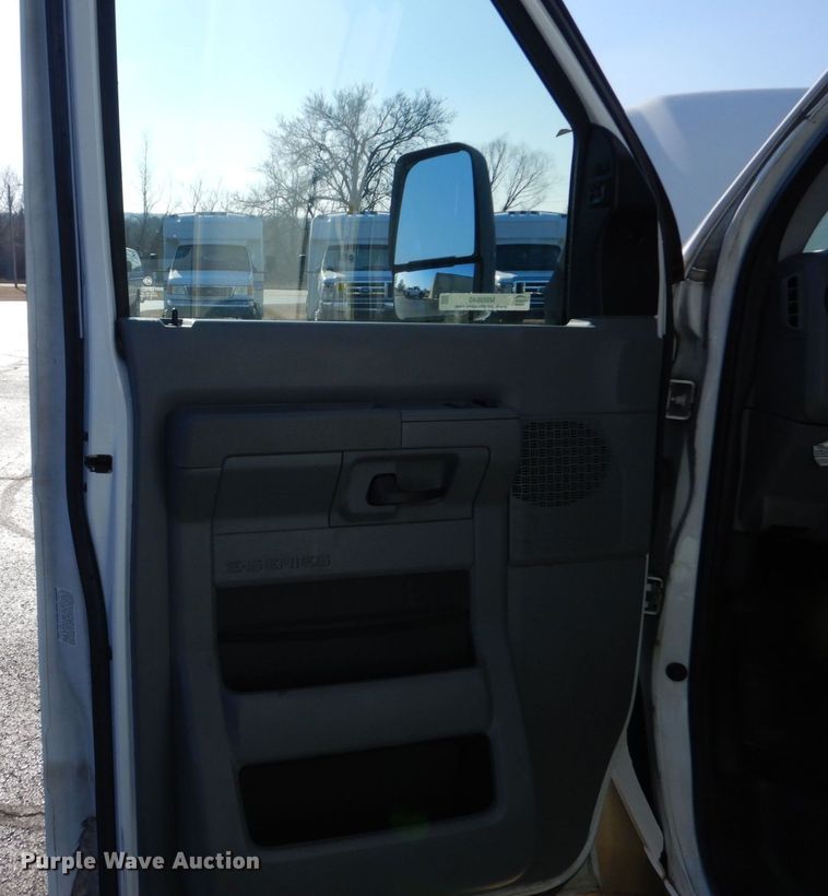 image for item MM9640 2012 Ford E450  shuttle bus